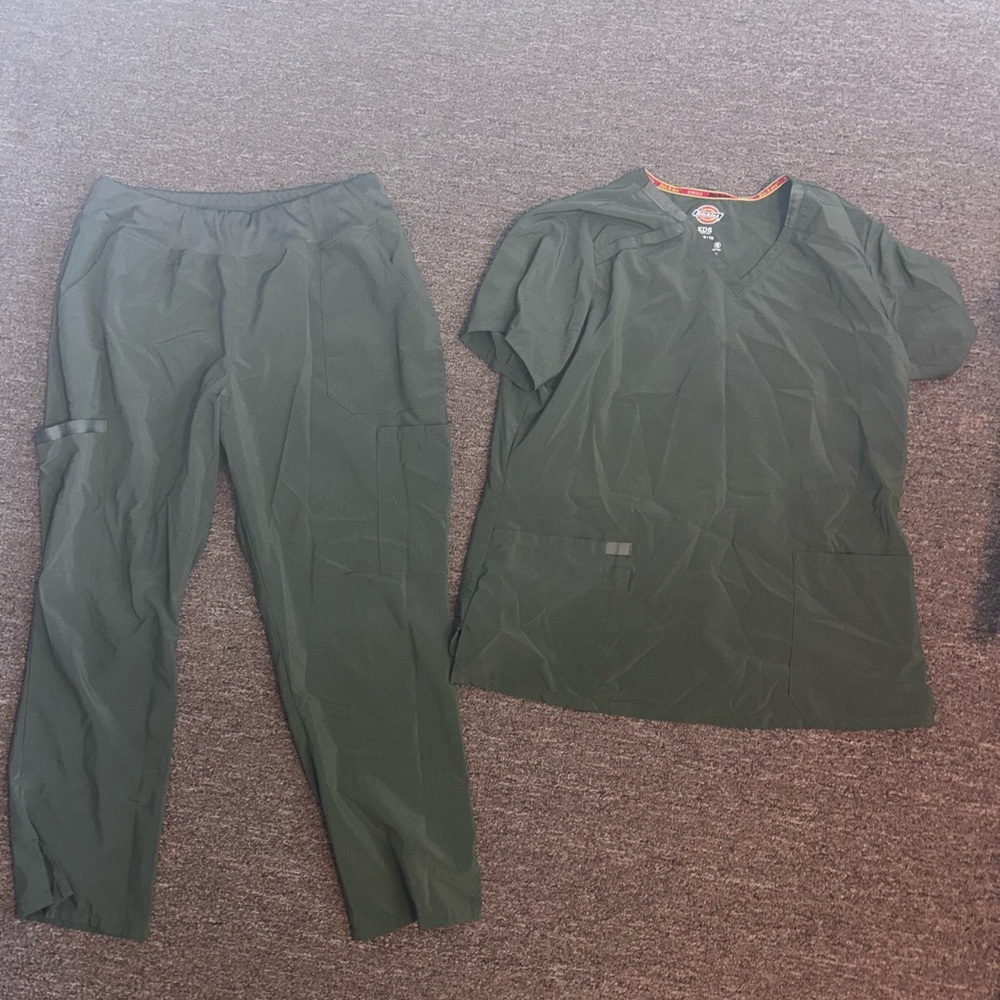 Dickies scrubs, army green